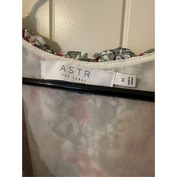 Astr The Label Floral Smocked Ruffle Sleeve Blouse - Size Medium - Picture 5 of 7